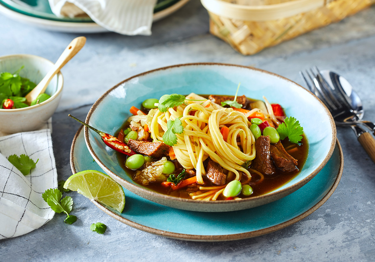 Mie-Nudel-Bowl mit Rindfleisch