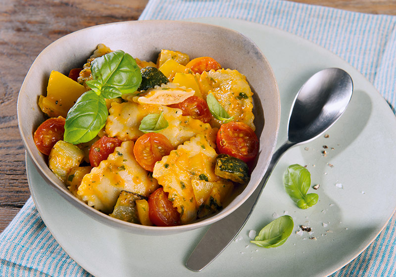 Tomatisierte Ravioli-Gemüsepfanne vegan