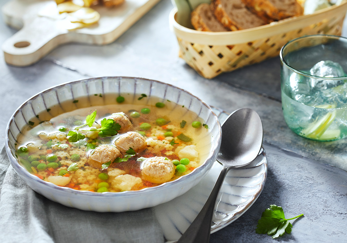 Sternchennudelsuppe mit Geflügelklößchen (2 Portionen)