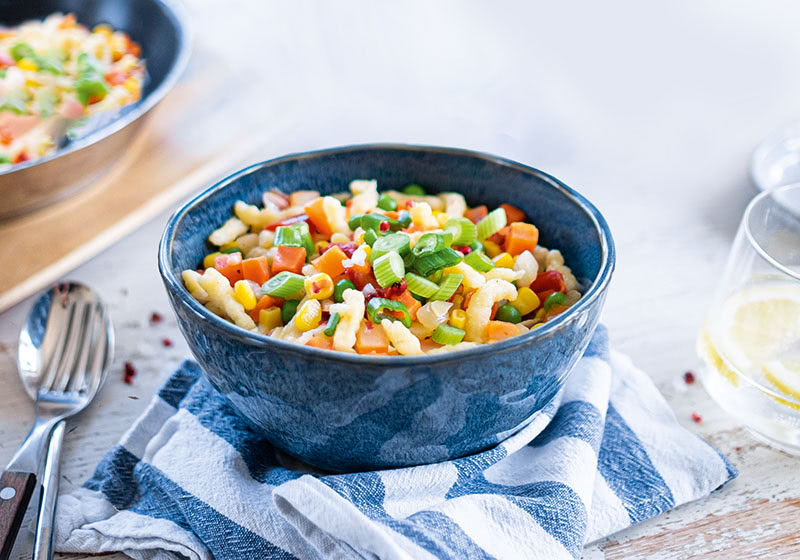 Abnehmen mit Genuss: Spätzle-Gemüse-Pfanne | diaeko.de