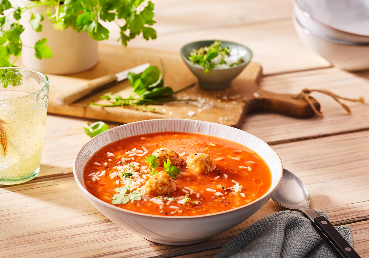 Diätessen: Tomaten-Reis-Suppe mit Geflügelklößchen | diaeko.de