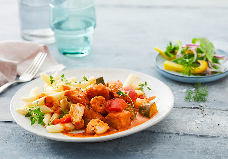 Hähnchen in Paprikasoße mit Penne